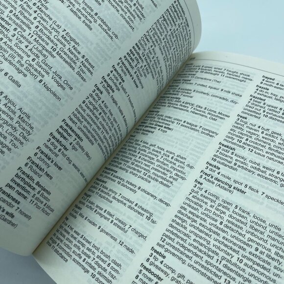 Crossword Puzzle Dictionary Fourth Edition Merriam Websters Enlarged Print - Picture 8 of 9